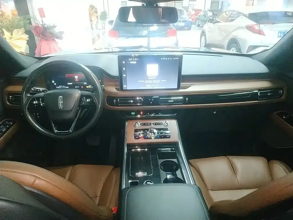 Lincoln Aviator — фото 10