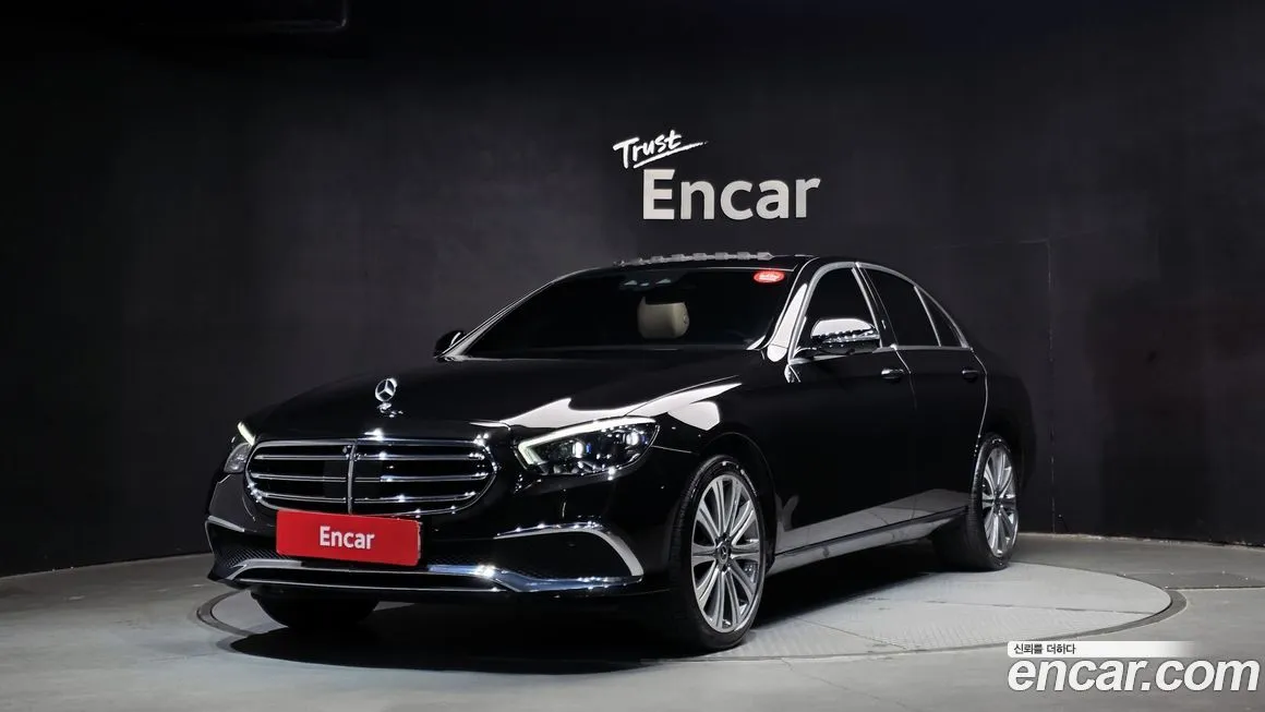 Mercedes-Benz E-Class — фото 1