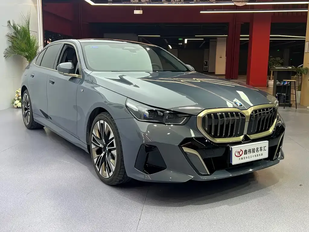 BMW 5 Series — фото 10