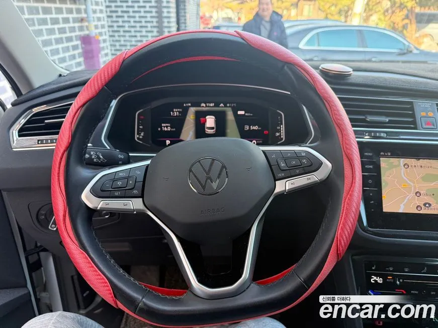 Volkswagen Tiguan — фото 8
