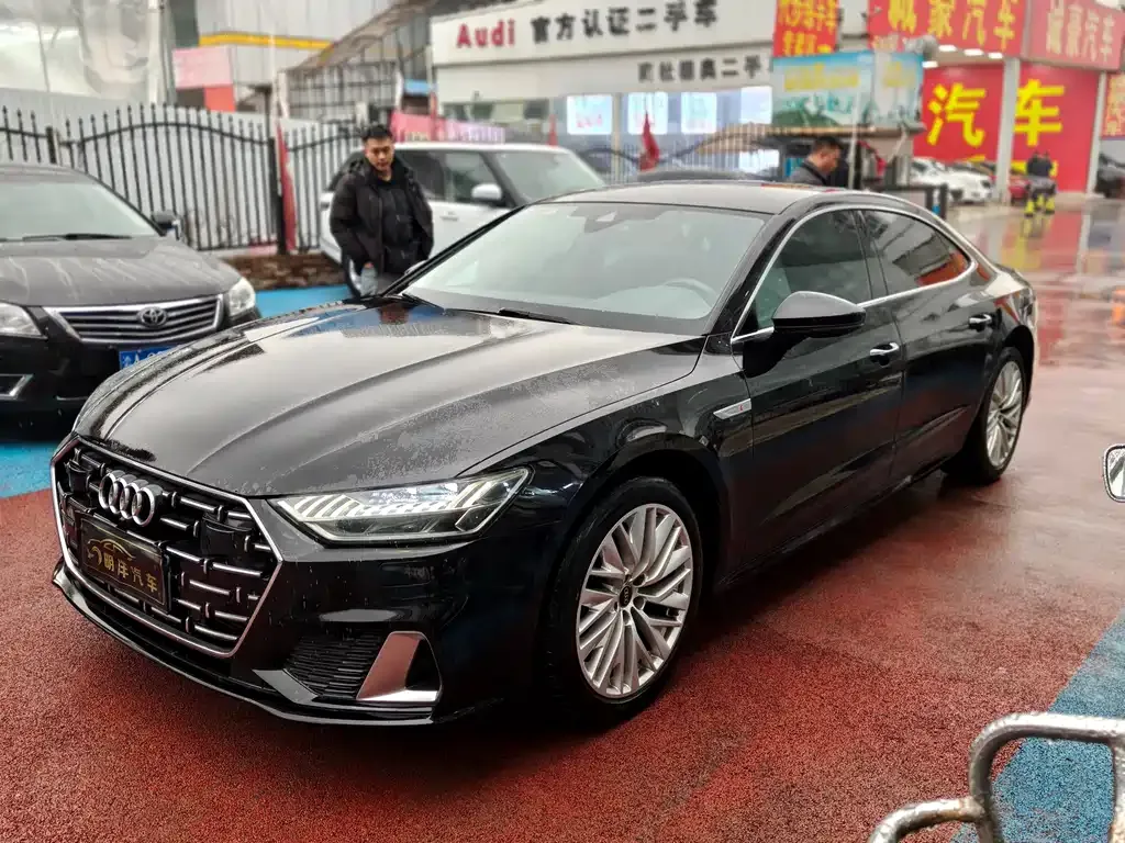 Audi A7L — фото 1