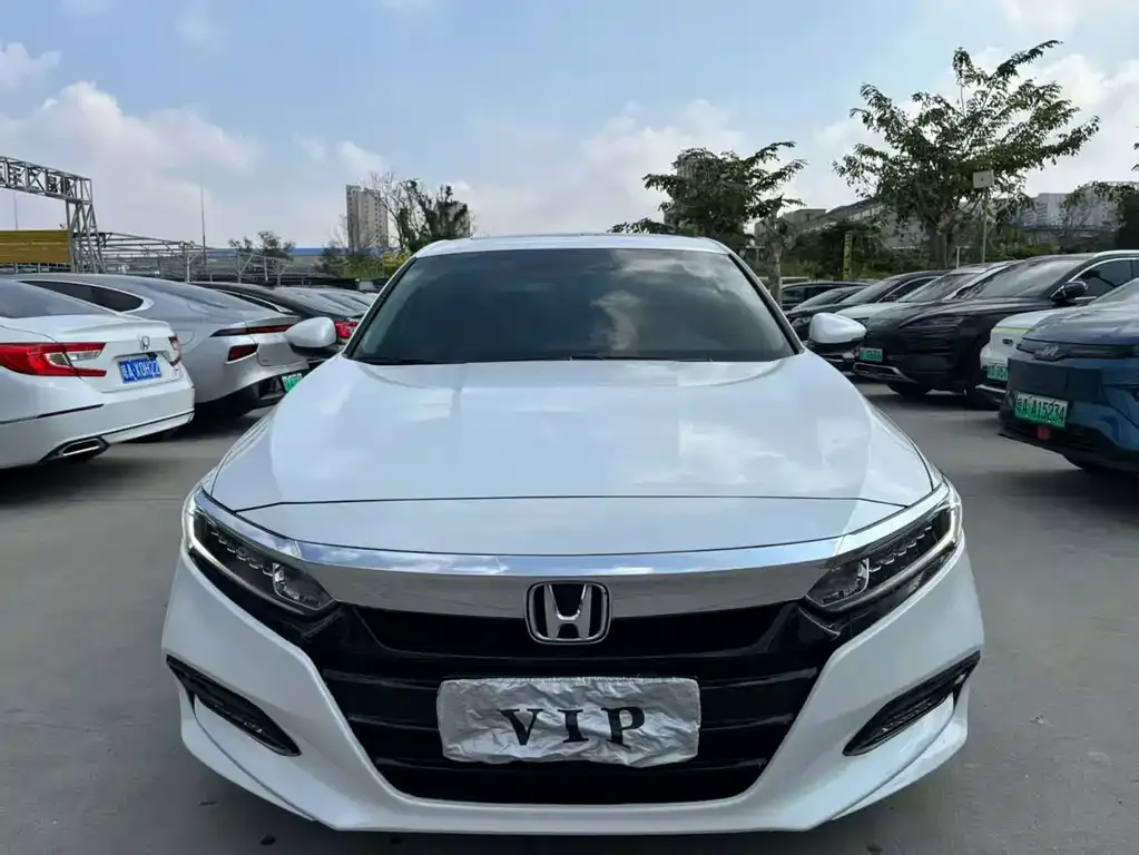 Honda Accord — фото 1