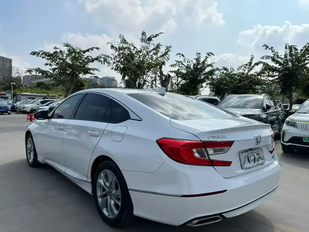 Honda Accord — фото 8