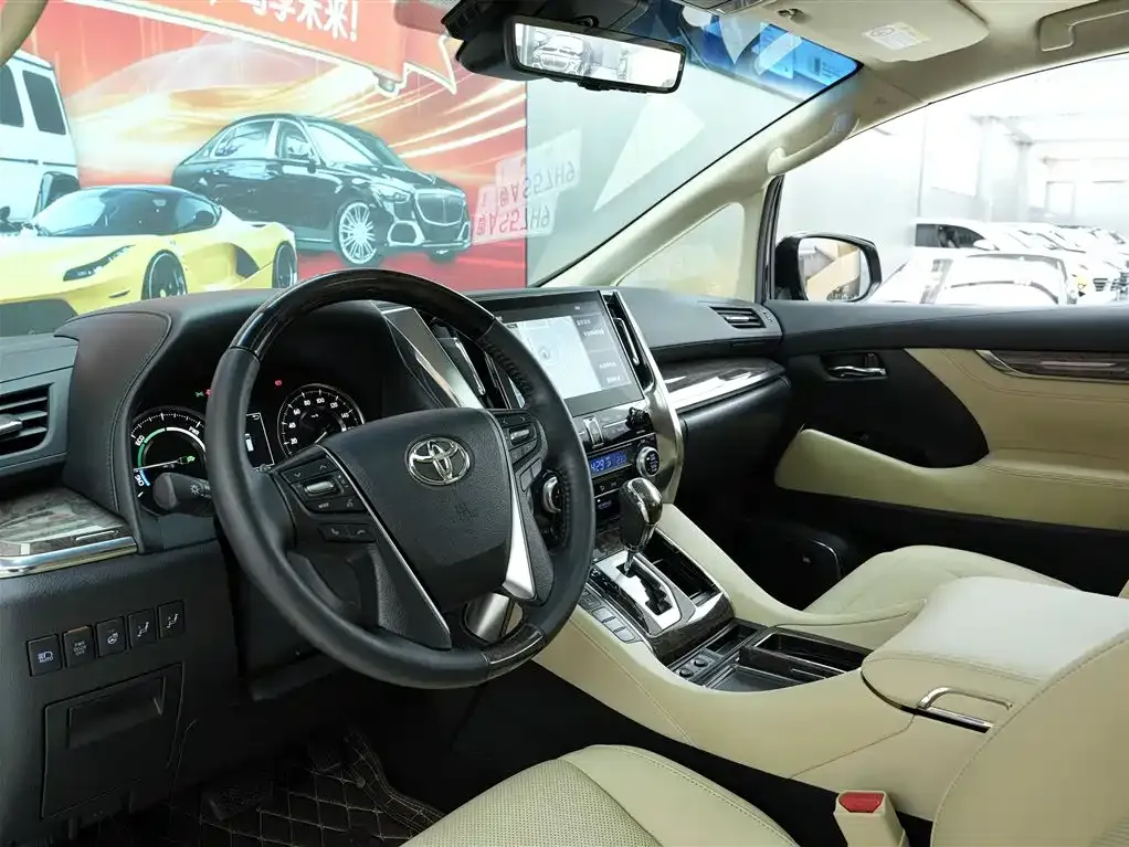 Toyota Alphard — фото 8