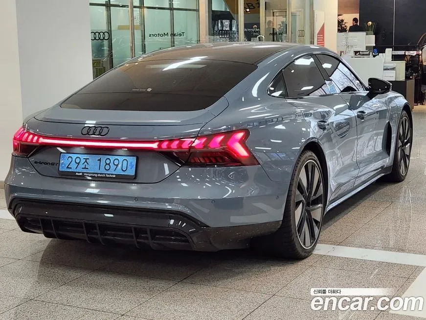 Audi e-tron GT — фото 7