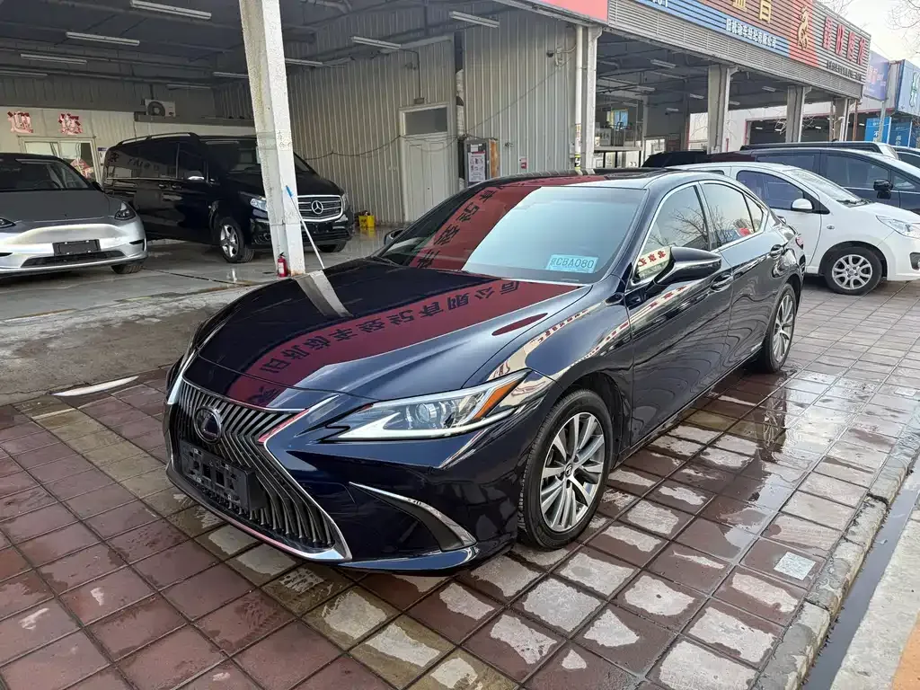 Lexus ES — фото 1