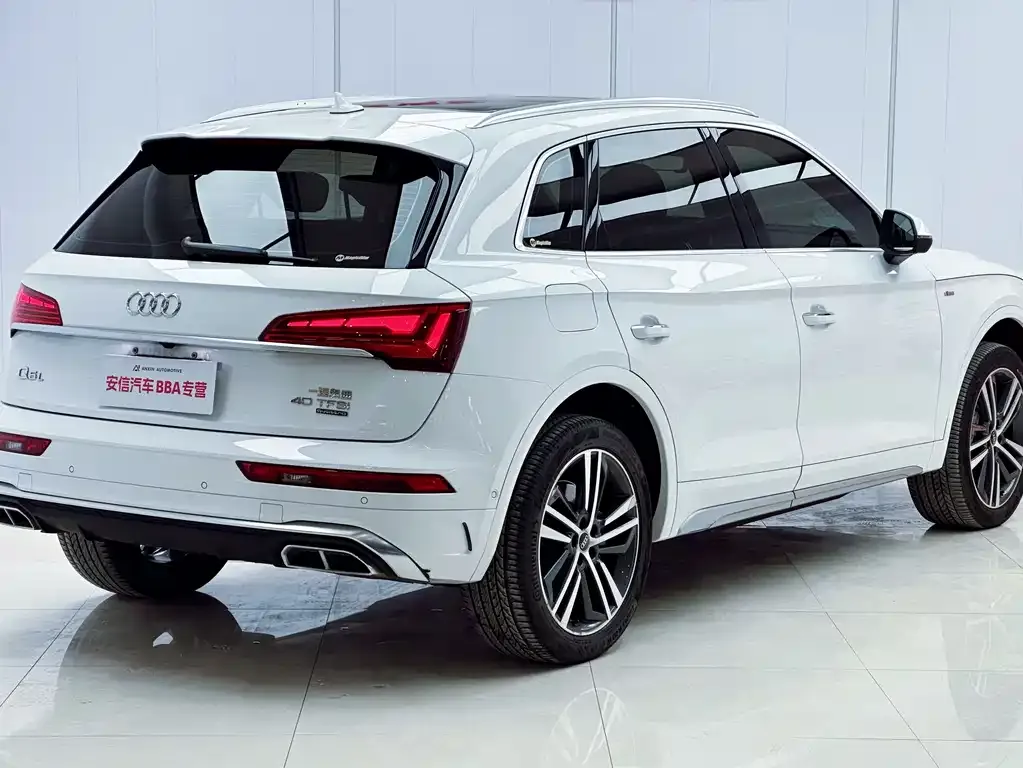 Audi Q5L — фото 8