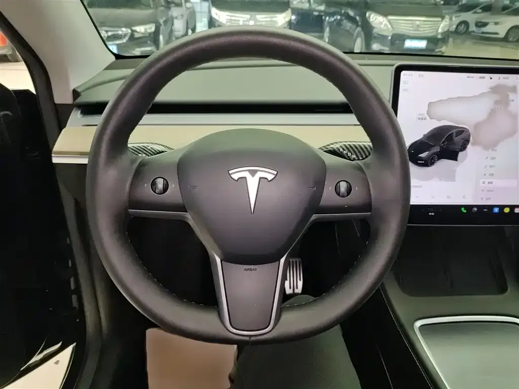 Tesla Model Y — фото 2