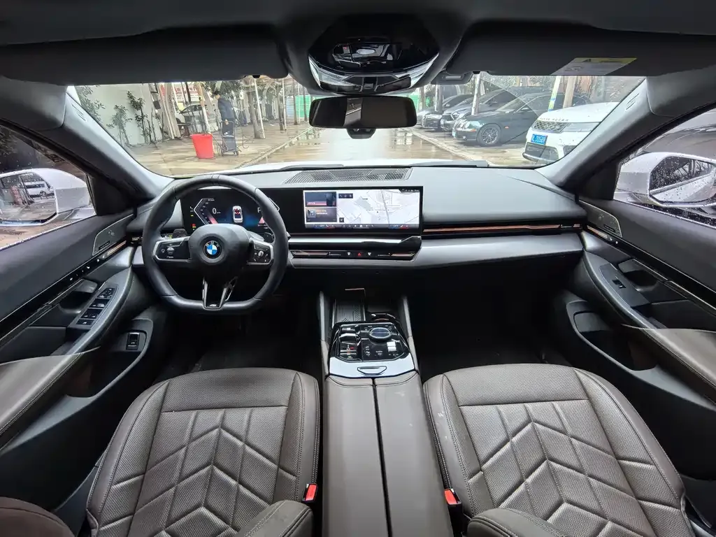 BMW 5 Series — фото 10