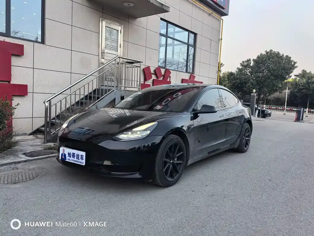 Tesla Model 3 — фото 1
