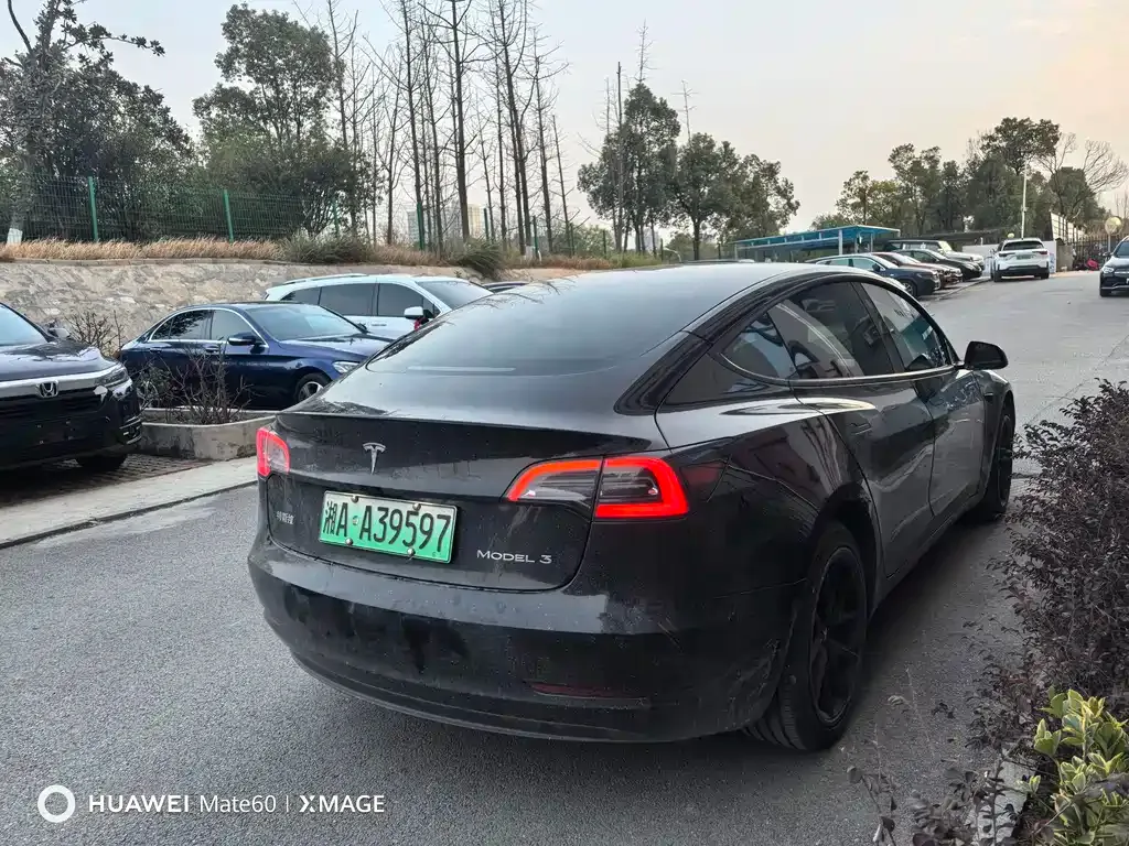 Tesla Model 3 — фото 10