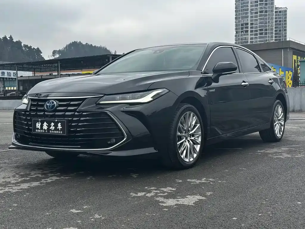 Toyota Avalon — фото 1