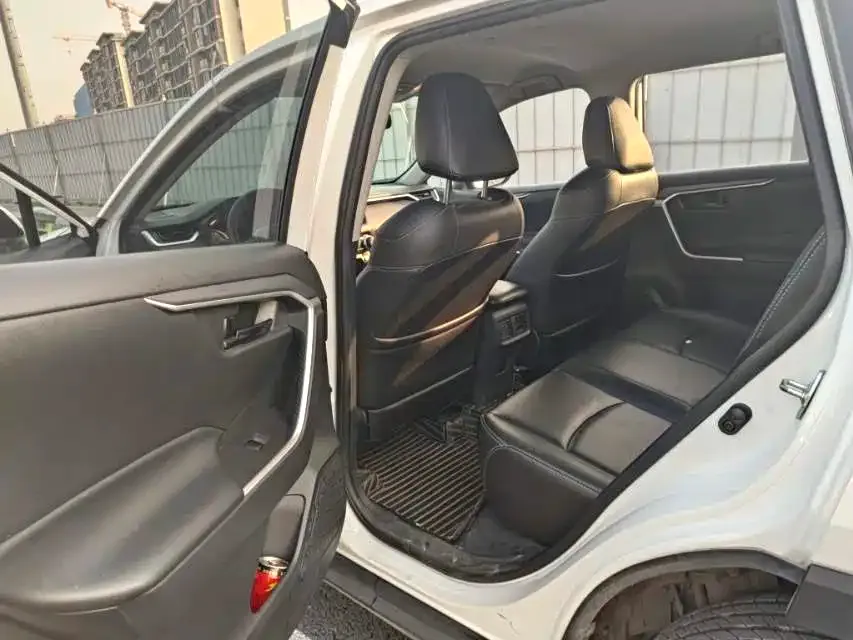 Toyota RAV4 — фото 4