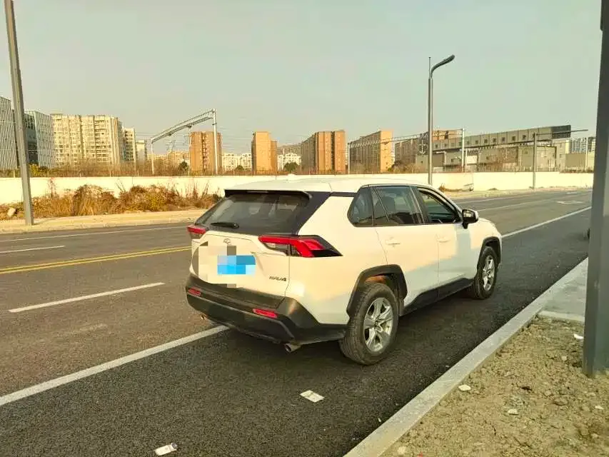 Toyota RAV4 — фото 2