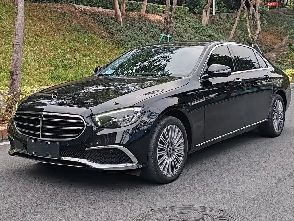 Mercedes-Benz E-Class — фото 1