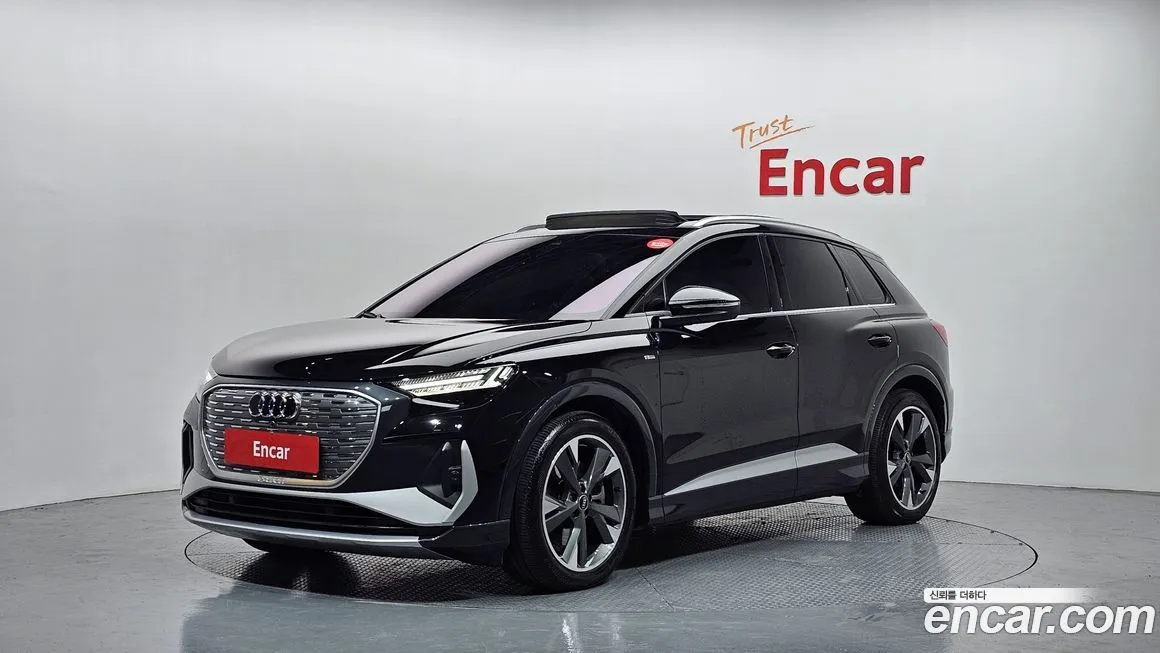 Audi Q4 e-tron — фото 1