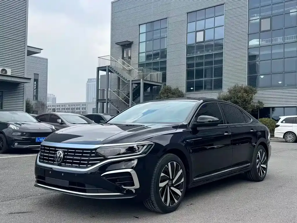 Volkswagen Passat — фото 1