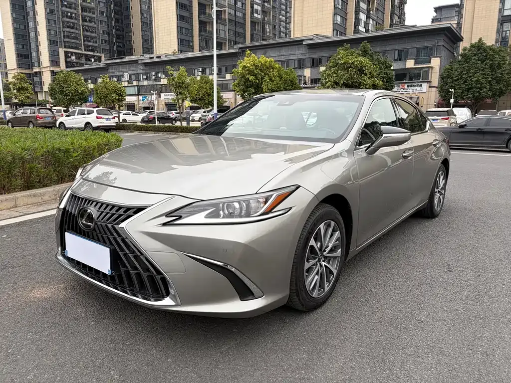 Lexus ES — фото 1