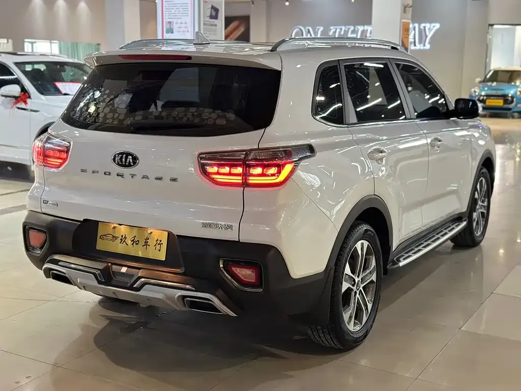 Kia Sportage — фото 8
