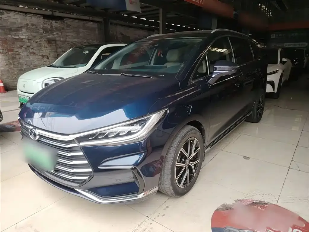 BYD MAX New Energy — фото 1