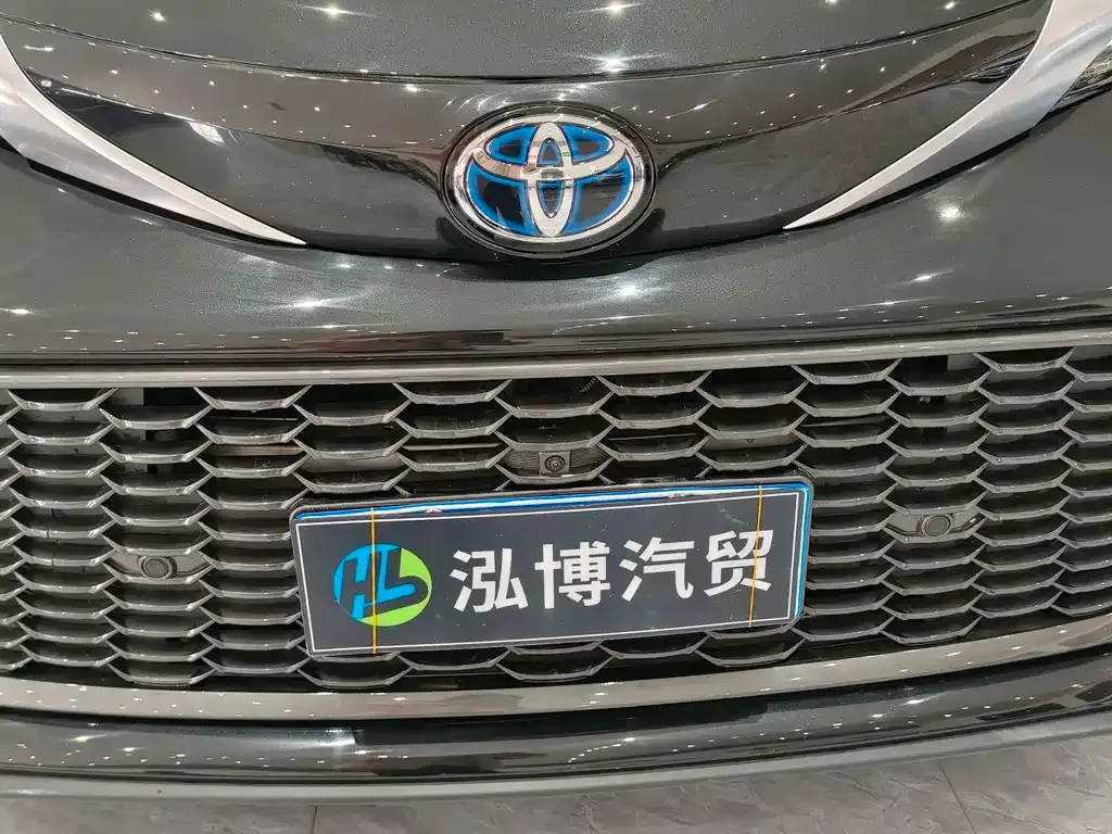 Toyota Granvia — фото 4