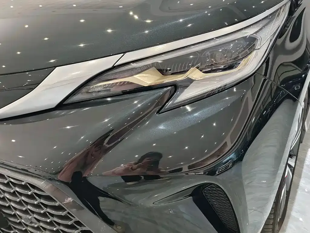 Toyota Granvia — фото 6