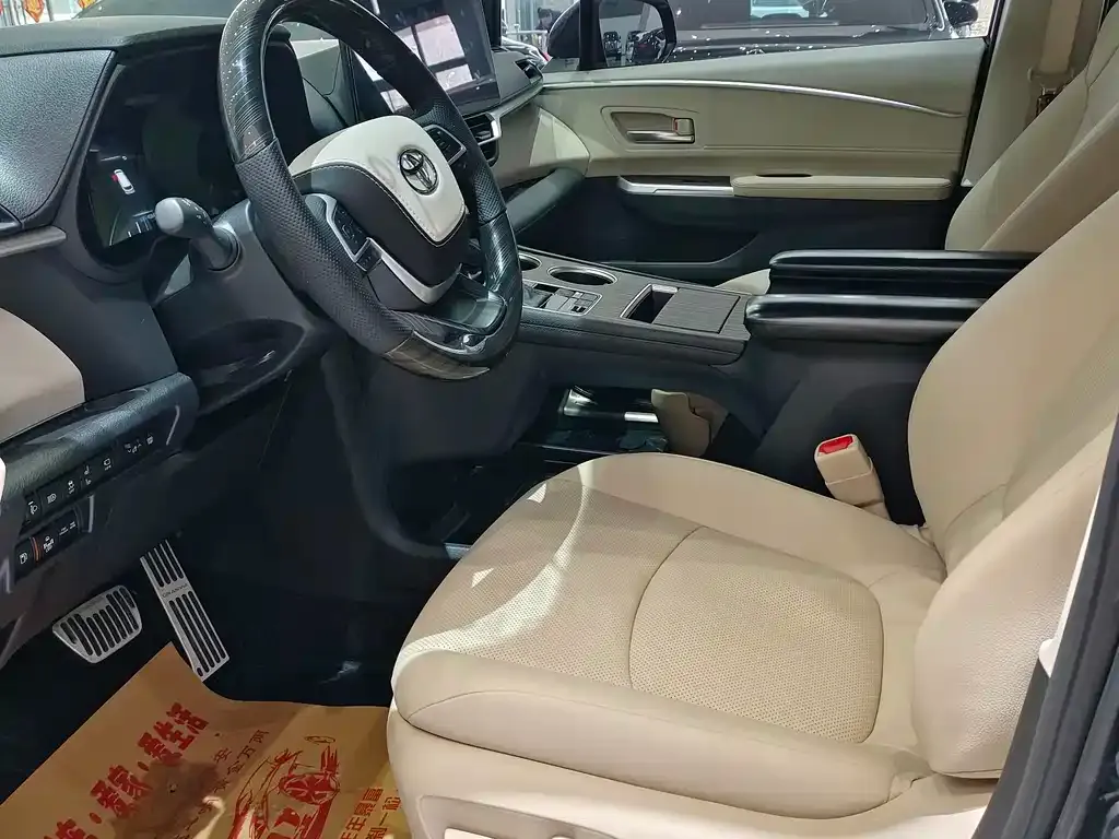 Toyota Granvia — фото 3