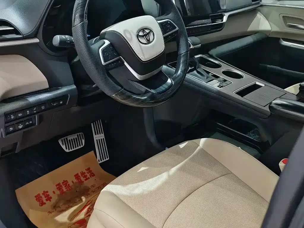 Toyota Granvia — фото 7