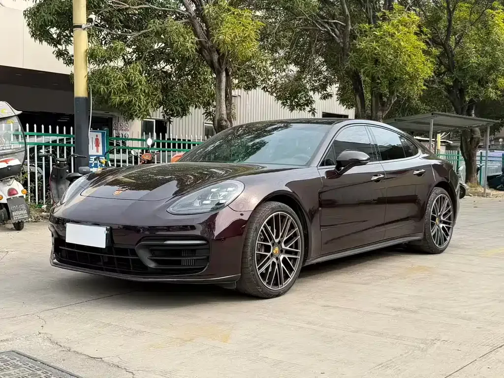 Porsche Panamera — фото 1