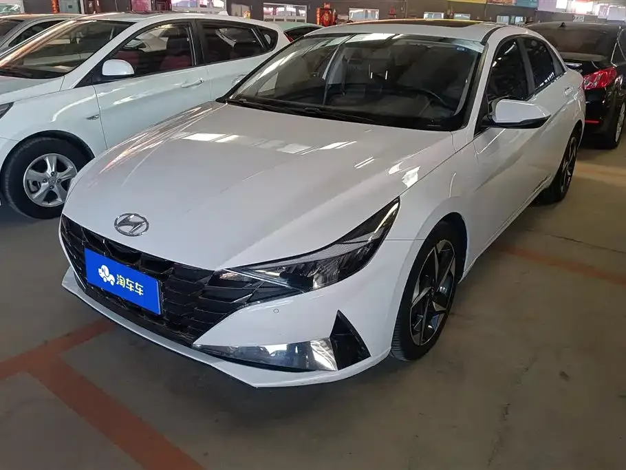 Hyundai Elantra — фото 1