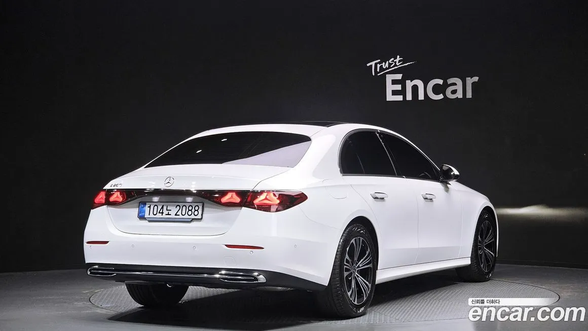 Mercedes-Benz E-Class — фото 2