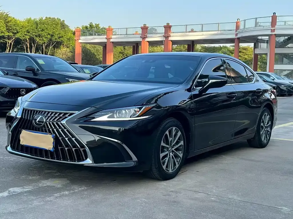 Lexus ES — фото 1