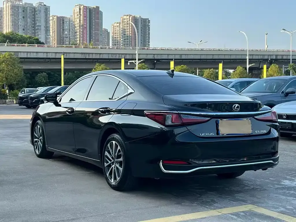 Lexus ES — фото 9