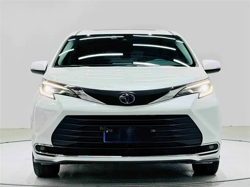 Toyota Sienna — фото 4