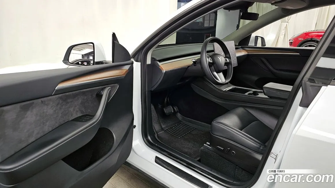Tesla Model Y — фото 8