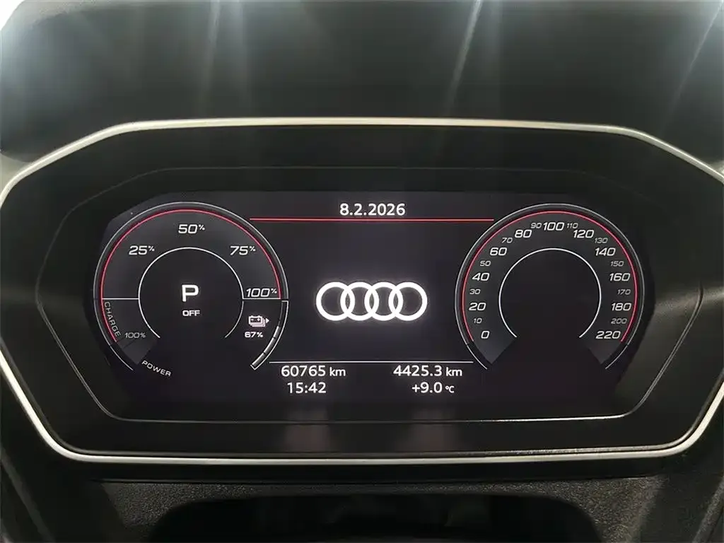 Audi Q4 e-tron — фото 2