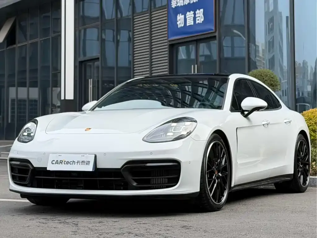 Porsche Panamera — фото 1