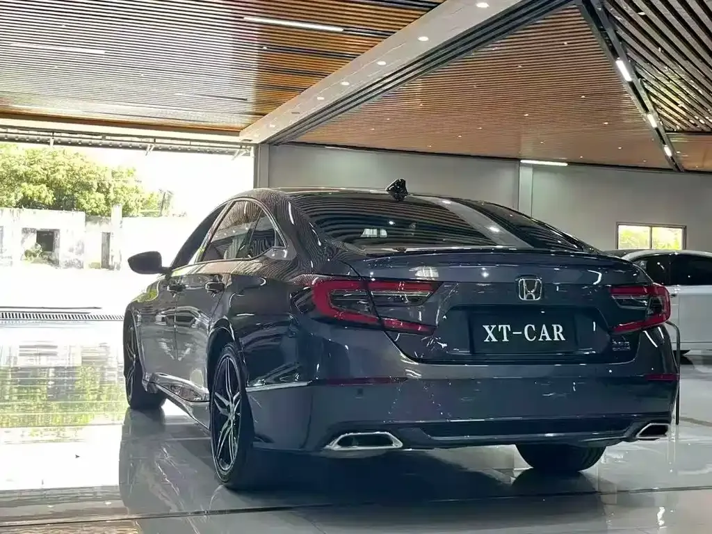 Honda Accord — фото 8