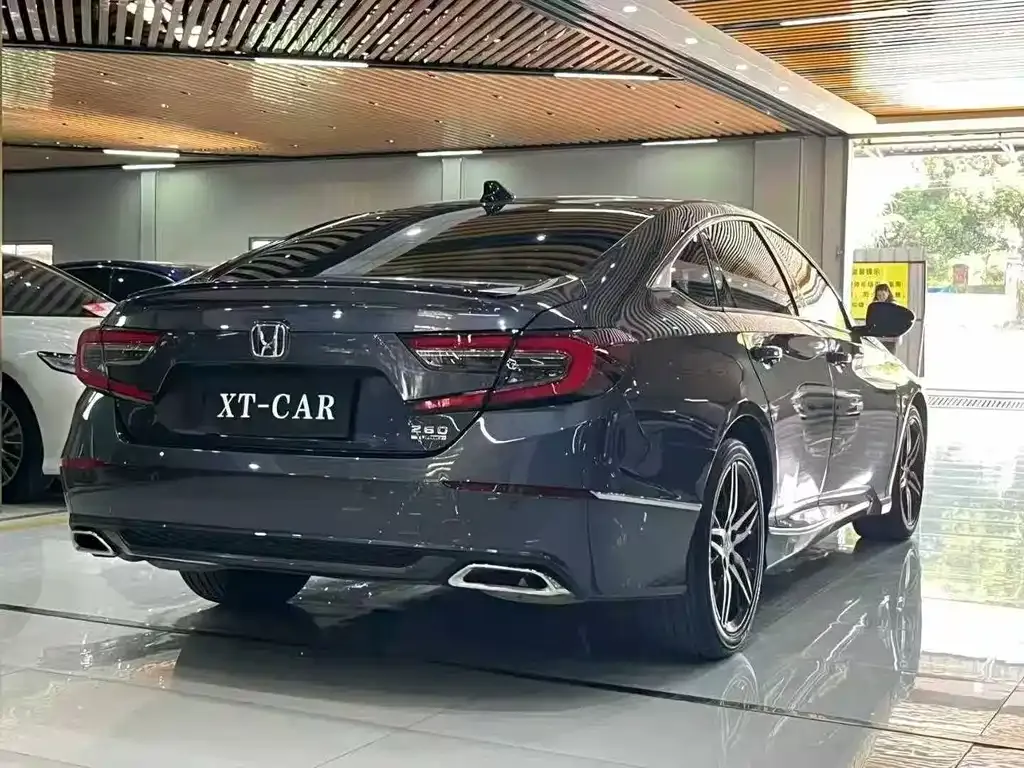 Honda Accord — фото 9