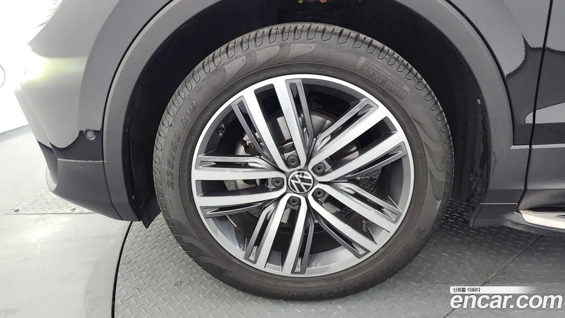 Volkswagen Tiguan — фото 9