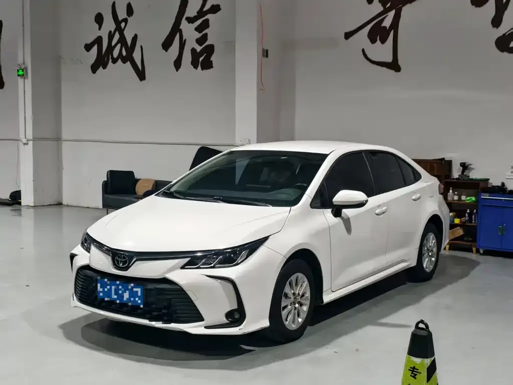 Toyota Corolla — фото 1
