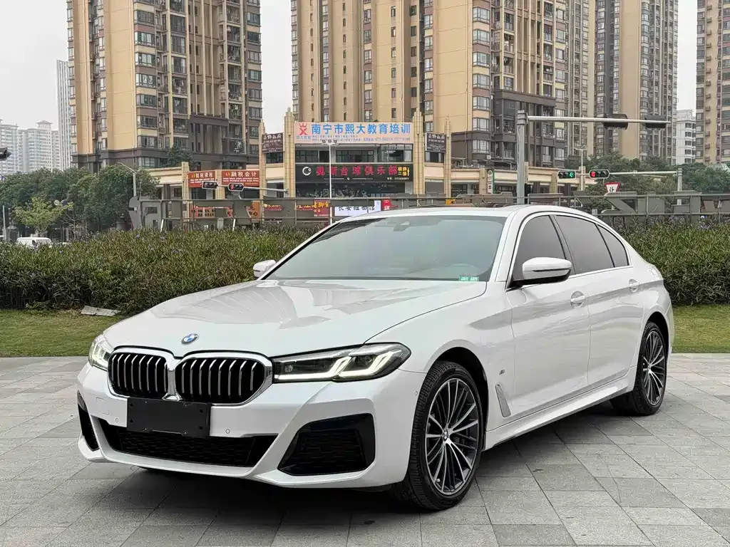 BMW 5 Series — фото 1