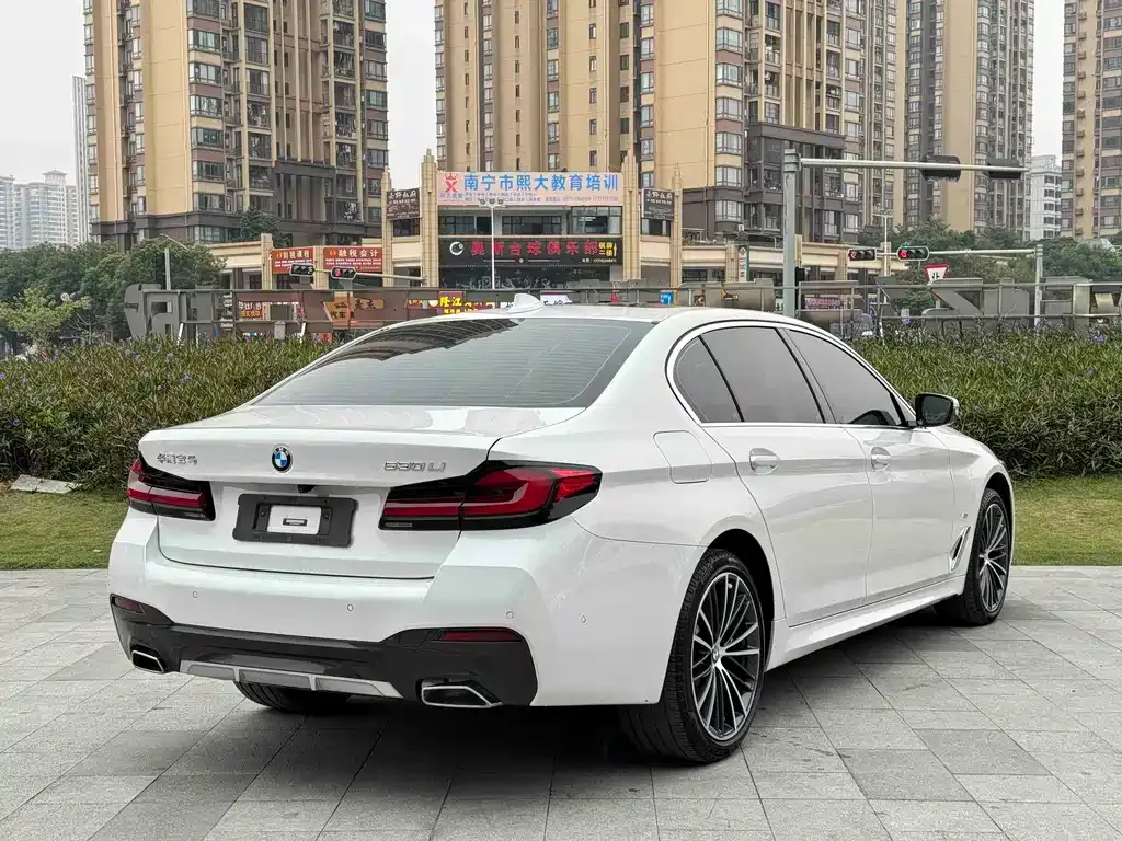 BMW 5 Series — фото 4