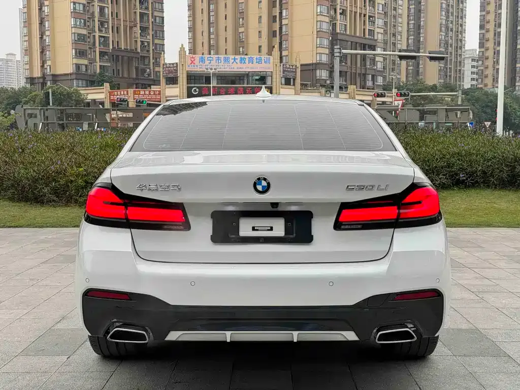 BMW 5 Series — фото 6