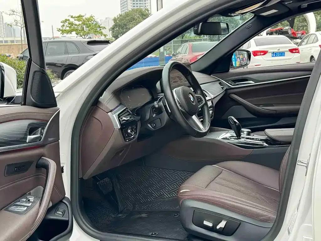 BMW 5 Series — фото 10