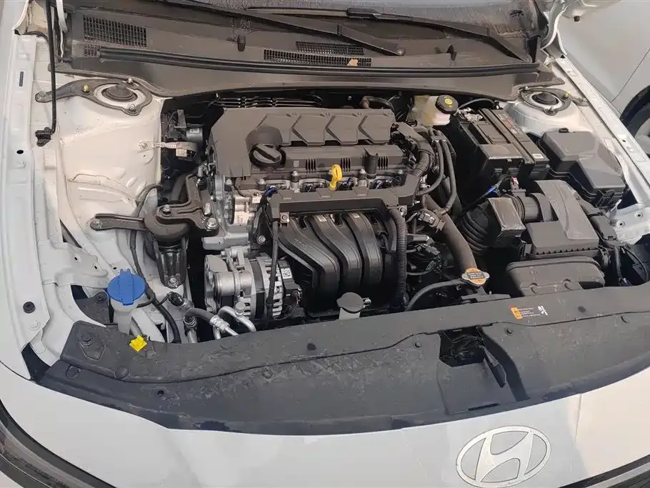Hyundai Elantra — фото 10