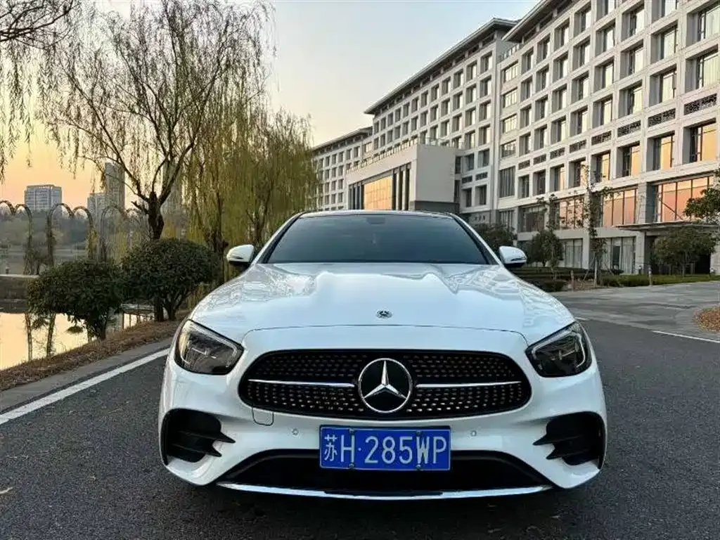 Mercedes-Benz E-Class — фото 1