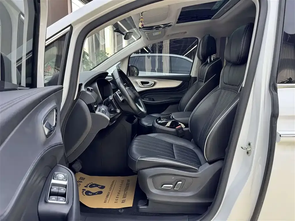 Roewe iMAX8 — фото 10