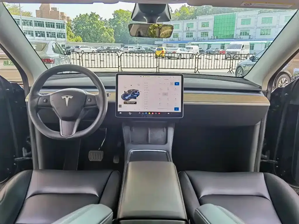 Tesla Model Y — фото 6