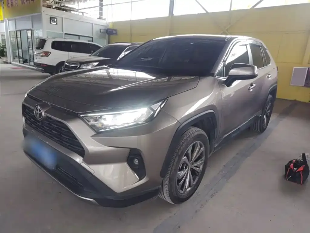 Toyota RAV4 — фото 1